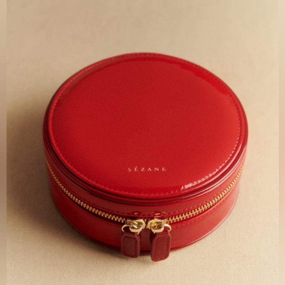 LARGE ROUND VINYL JEWELRY CASE.RED KISS